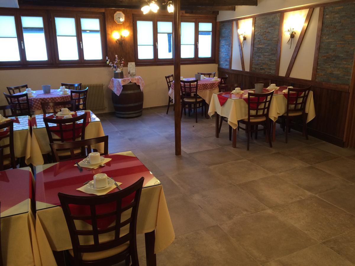 Auberge des Trois Châteaux Eguisheim Exterior foto
